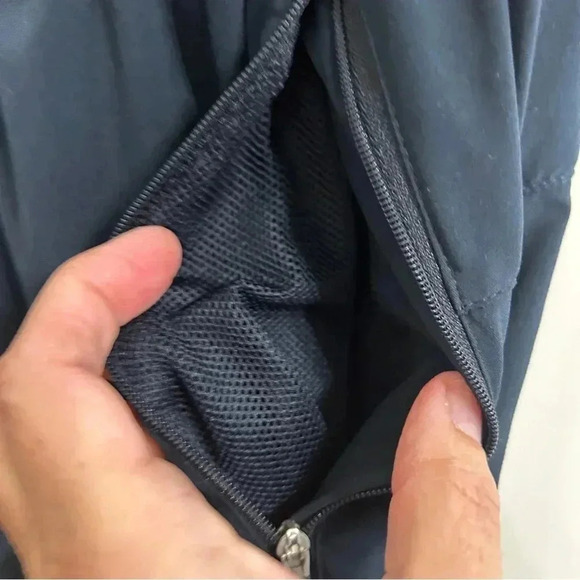 EUC Nike navy Women’s Drifit athletic pants. Zipper pockets and legs Lightweight - Picture 4 of 16